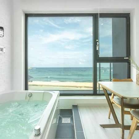 Goseong Littlesquare Oceanview Pension ภายนอก รูปภาพ