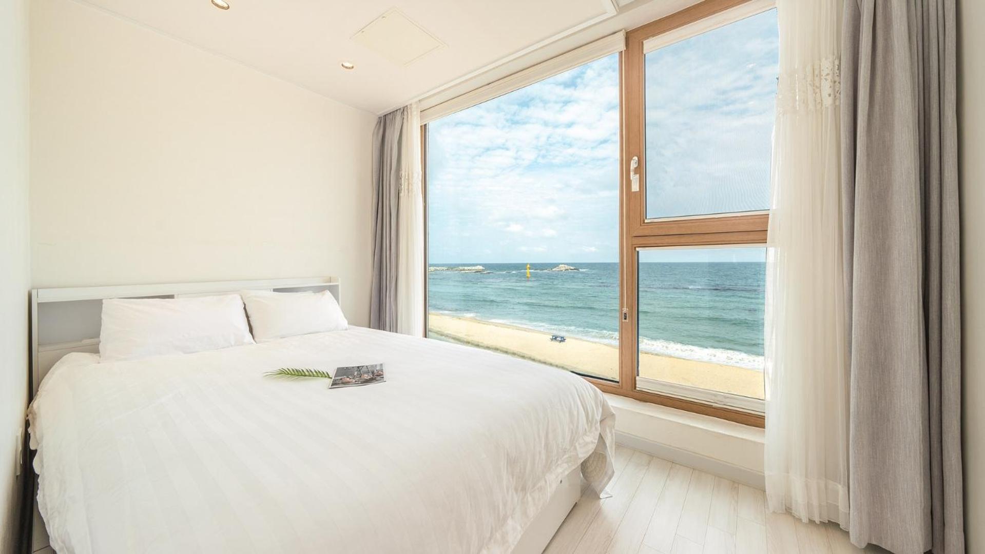 Goseong Littlesquare Oceanview Pension ภายนอก รูปภาพ